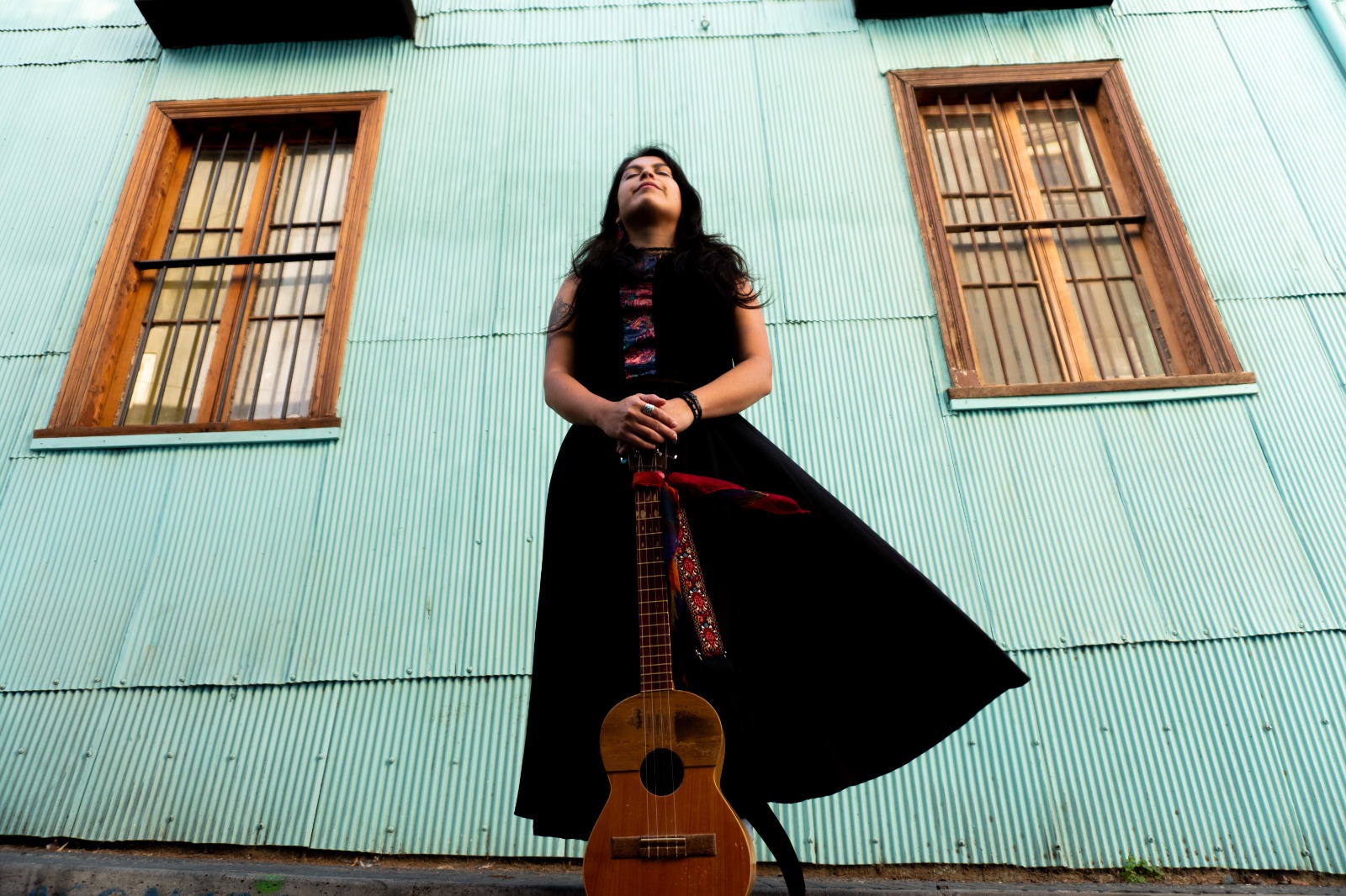 Eta Karinae, cantautora de Valparaíso, fotografía de Scarlett Urbina